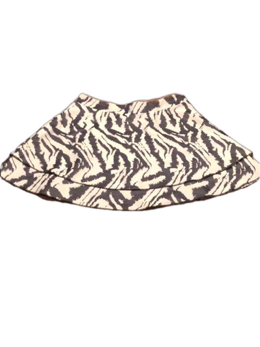 𝅺BEBE Gray & Black Print Skirt Size Small